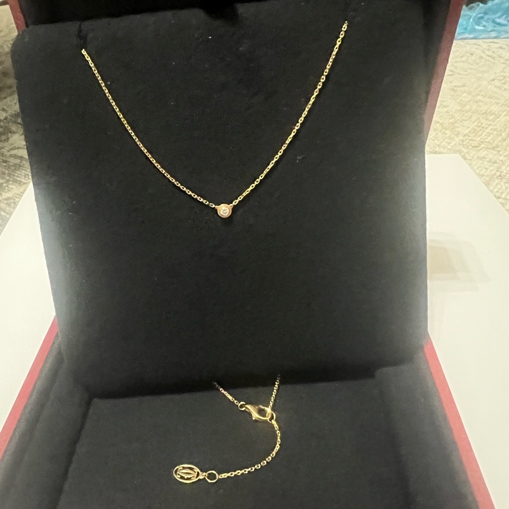 Cartier D’Amour Necklace 
Elegant Gold Necklace with Diamond